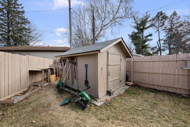 1890 24th Avenue Court, Moline, IL 61265