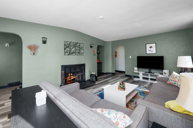 1890 24th Avenue Court, Moline, IL 61265