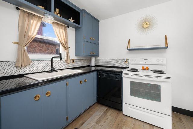 1890 24th Avenue Court, Moline, IL 61265