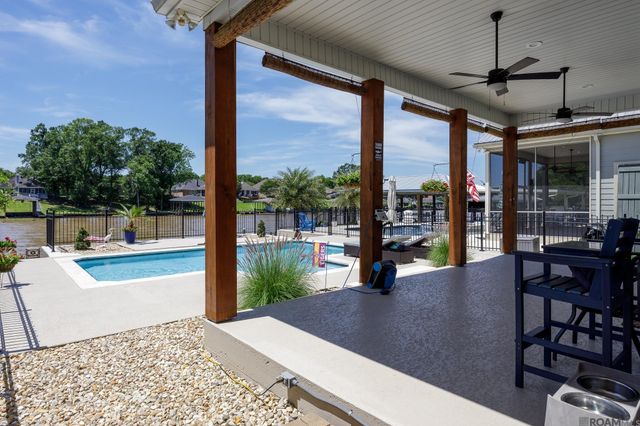 12373 Home Port Dr, Maurepas, LA 70449