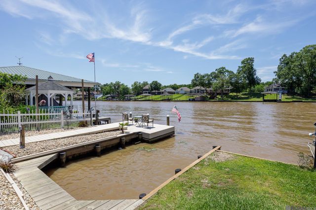 12373 Home Port Dr, Maurepas, LA 70449