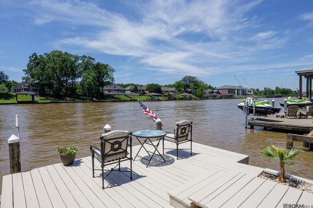 12373 Home Port Dr, Maurepas, LA 70449
