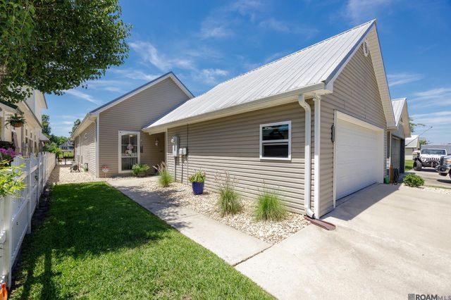 12373 Home Port Dr, Maurepas, LA 70449