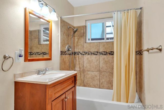 7907 Poplin Dr, Santee, CA 92071