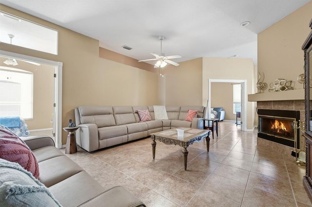 640 NW Venetto Court, Port St. Lucie, FL 34986