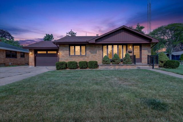 1920 Langley Avenue, St. Joseph City, MI 49085