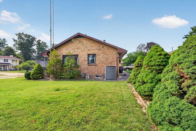 1920 Langley Avenue, St. Joseph City, MI 49085