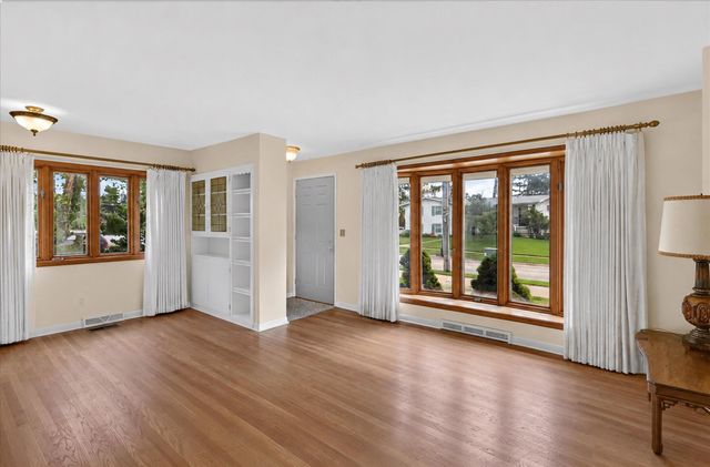1920 Langley Avenue, St. Joseph City, MI 49085