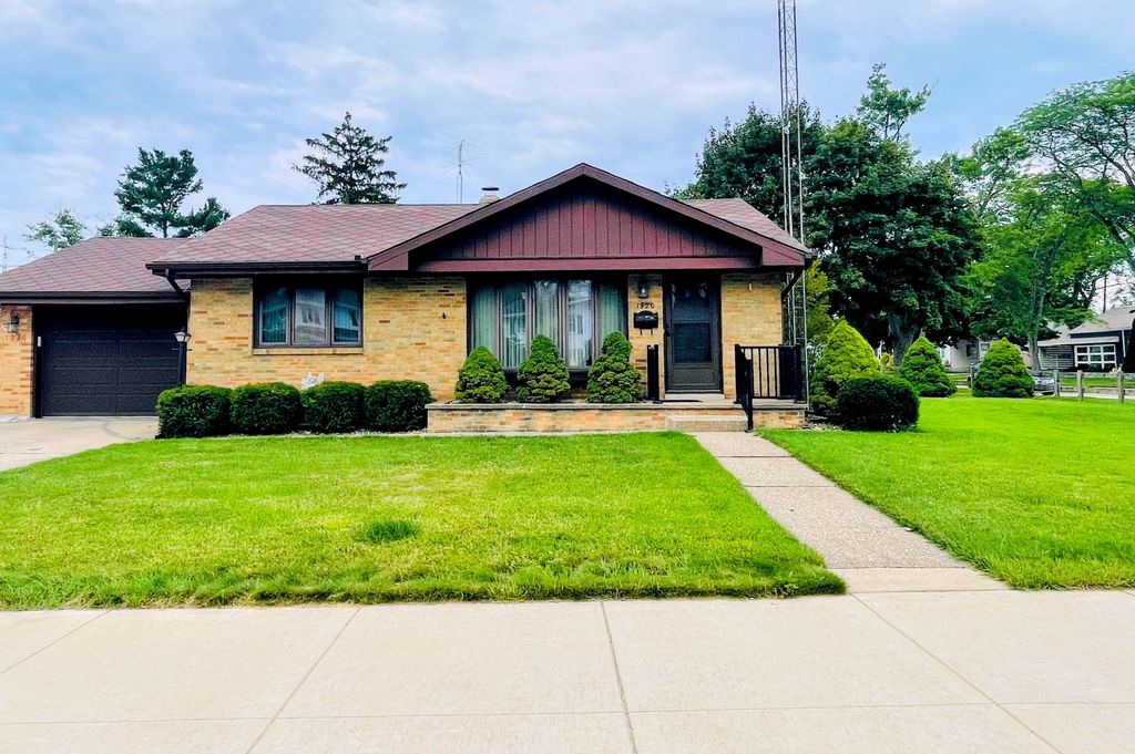 1920 Langley Avenue, St. Joseph City, MI 49085
