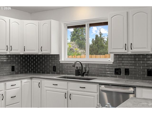 14206 Se RAELYN Ter, Milwaukie, OR 97267