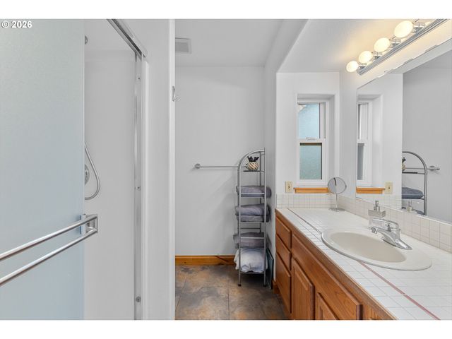 14206 Se RAELYN Ter, Milwaukie, OR 97267