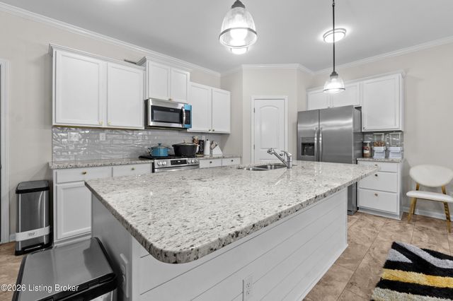 11920 Parkview Trace Dr, Louisville, KY 40229