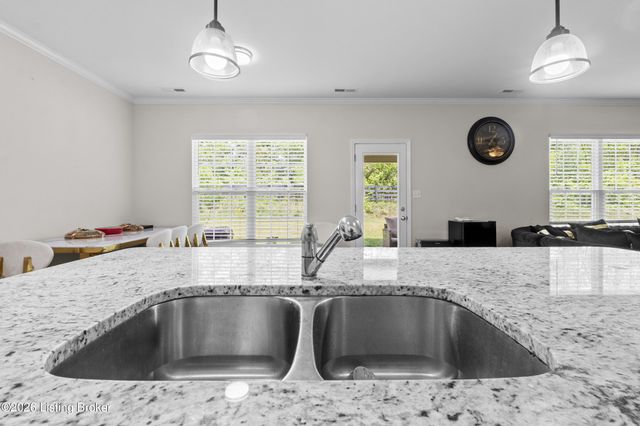 11920 Parkview Trace Dr, Louisville, KY 40229