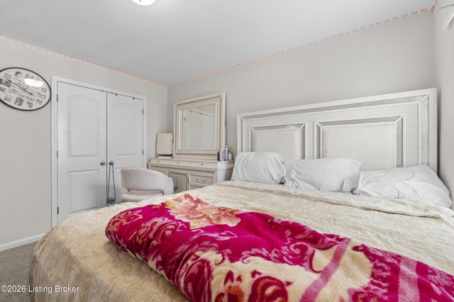 11920 Parkview Trace Dr, Louisville, KY 40229