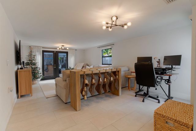 537 NE 14th Court, Fort Lauderdale, FL 33304