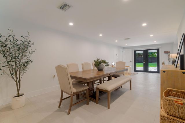 537 NE 14th Court, Fort Lauderdale, FL 33304