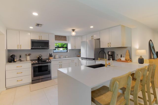 537 NE 14th Court, Fort Lauderdale, FL 33304