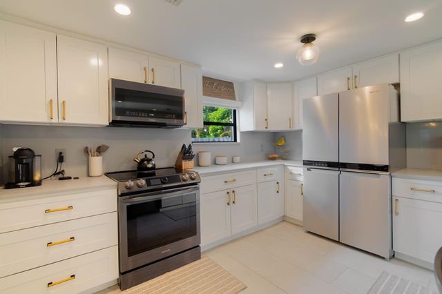 537 NE 14th Court, Fort Lauderdale, FL 33304