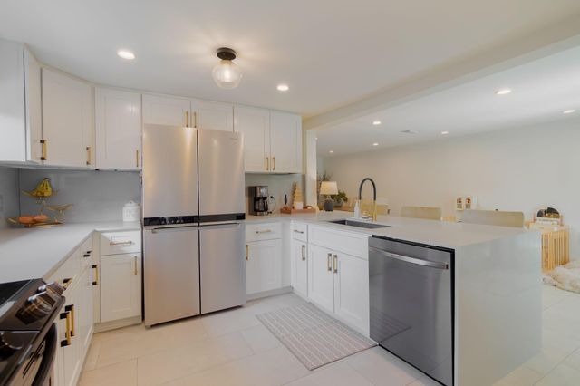 537 NE 14th Court, Fort Lauderdale, FL 33304