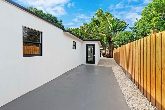 537 NE 14th Court, Fort Lauderdale, FL 33304
