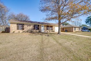 809 Springhill Drive, Burleson, TX 76028