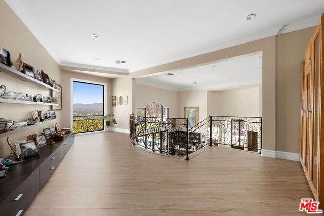 13355 Mulholland Drive, Beverly Hills, CA 90210