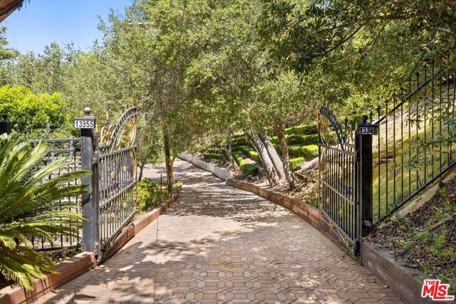 13355 Mulholland Drive, Beverly Hills, CA 90210