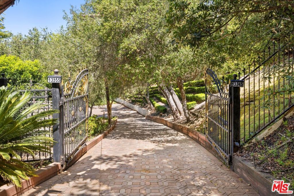 13355 Mulholland Drive, Beverly Hills, CA 90210 — photo 2