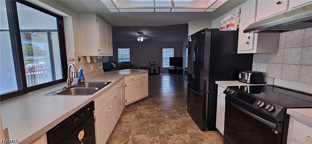 1203 SE 23rd TER, Cape Coral, FL 33990