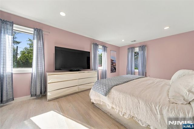 19 Coppel Drive, Tenafly, NJ 07670