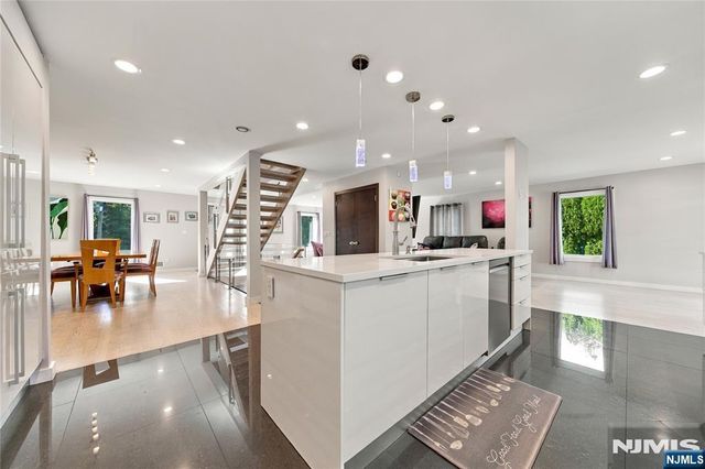19 Coppel Drive, Tenafly, NJ 07670