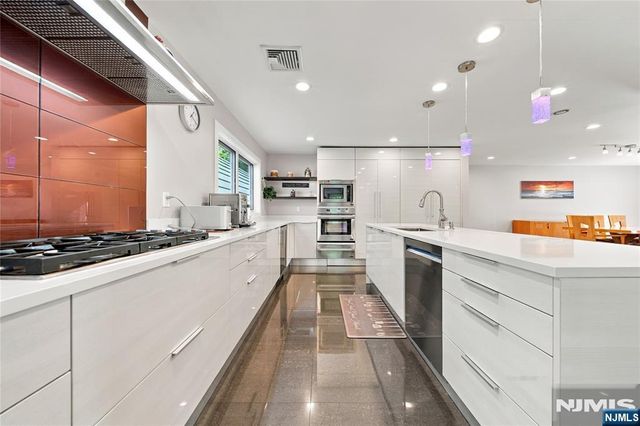 19 Coppel Drive, Tenafly, NJ 07670