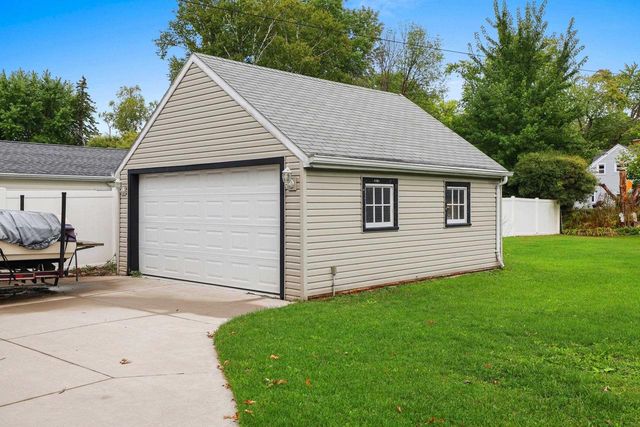 1816 N SUPERIOR STREET, Appleton, WI 54911