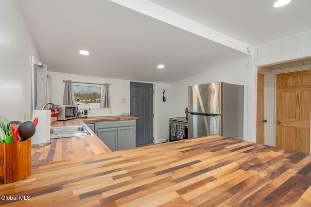 15 Pond Way, Cambridge, NY 12816