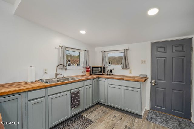 15 Pond Way, Cambridge, NY 12816