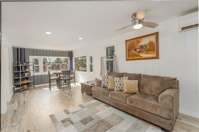 15 Pond Way, Cambridge, NY 12816