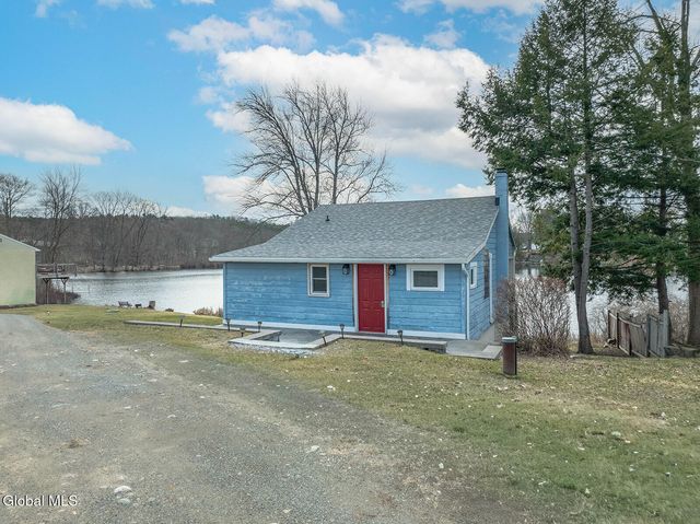 15 Pond Way, Cambridge, NY 12816