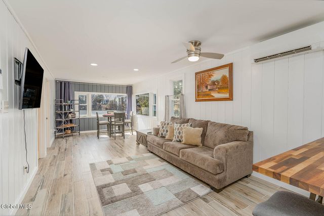 15 Pond Way, Cambridge, NY 12816