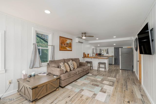 15 Pond Way, Cambridge, NY 12816