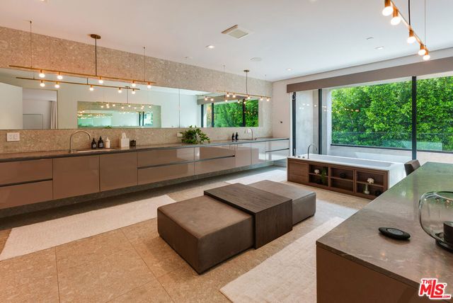 853 N Curson Avenue, Los Angeles, CA 90046