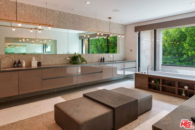 853 N Curson Avenue, Los Angeles, CA 90046