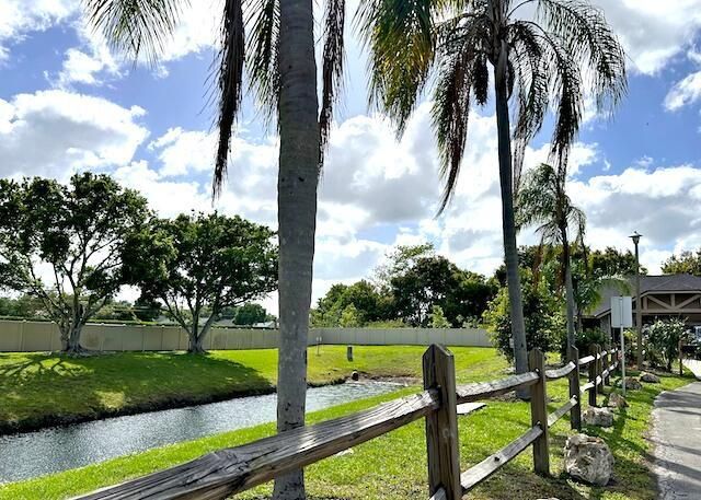10551 Country Club Terrace, Boca Raton, FL 33428