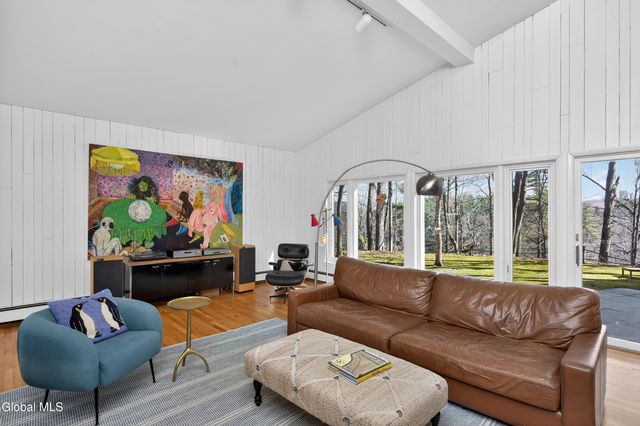 31 Riding Club Road, Brunswick, NY 12180