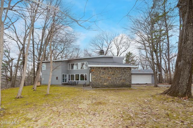 31 Riding Club Road, Brunswick, NY 12180