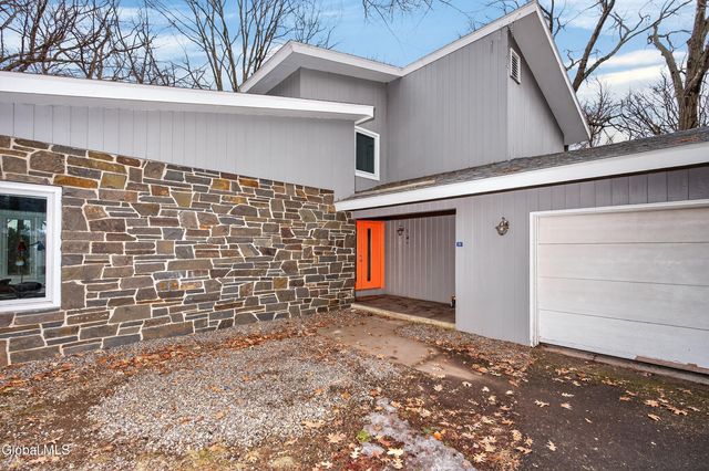 31 Riding Club Road, Brunswick, NY 12180