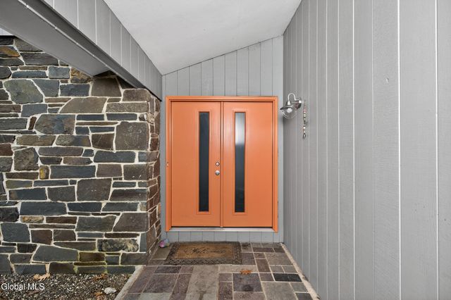 31 Riding Club Road, Brunswick, NY 12180