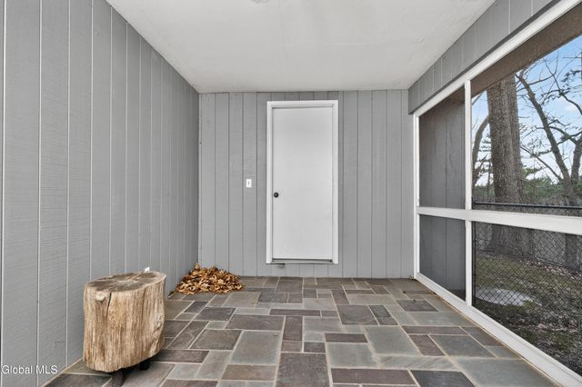 31 Riding Club Road, Brunswick, NY 12180