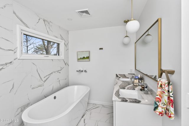 31 Riding Club Road, Brunswick, NY 12180