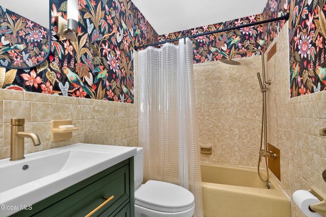 31 Riding Club Road, Brunswick, NY 12180