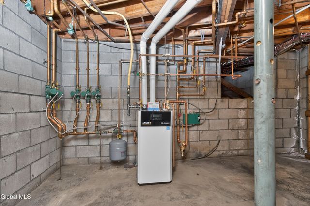 31 Riding Club Road, Brunswick, NY 12180